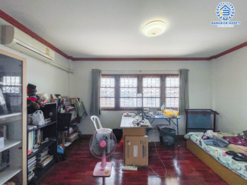 ทาวน์โฮมมือสองย่านกรุงเทพฯ ซอยนาคนิวาส37 แยก 1-8 เนื้อที่กว้าง 21.30 ตร.ว. พร้อมฟังก์ชัน 4 ห้องนอน 3 ห้องน้ำ ที่จอดรถ 1 คัน ภายในตกแต่งสวย ทำเลใจกลางเมือง รายล้อมด้วยสิ่งอำนวยความสะดวก เชื่อมต่อถนนประเสริฐมนูญกิจ ถนนรามอินทรา ใช้เวลาเพียง 11 นาทีถึงทางด่วน"ฉลองรัช"